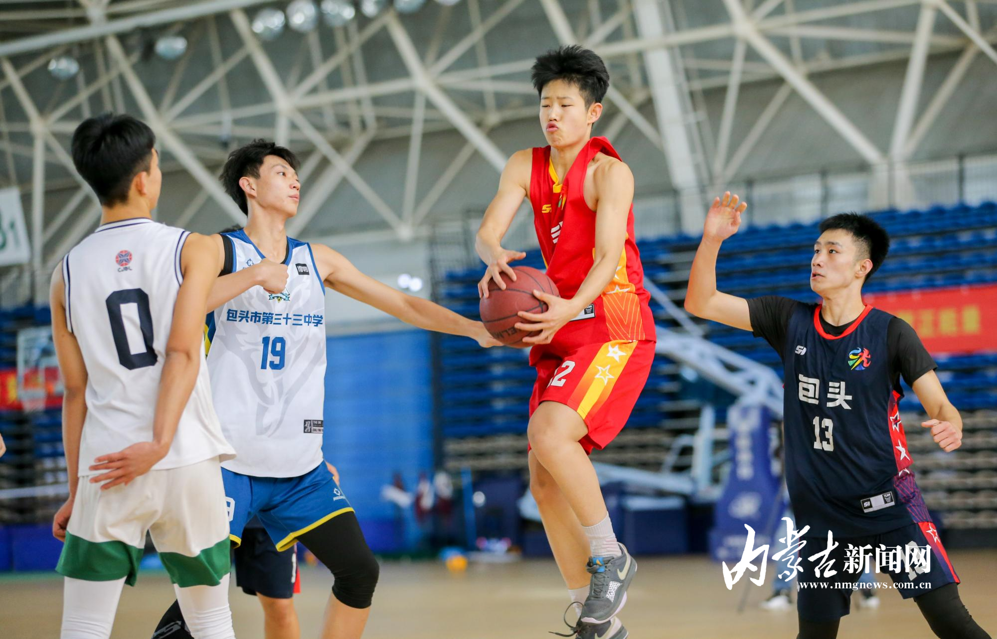 内蒙古队员努力拼搏，成功战胜对手