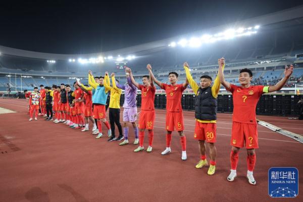 包含国际足球赛事：中国队夺得胜利，雄心勃发的词条