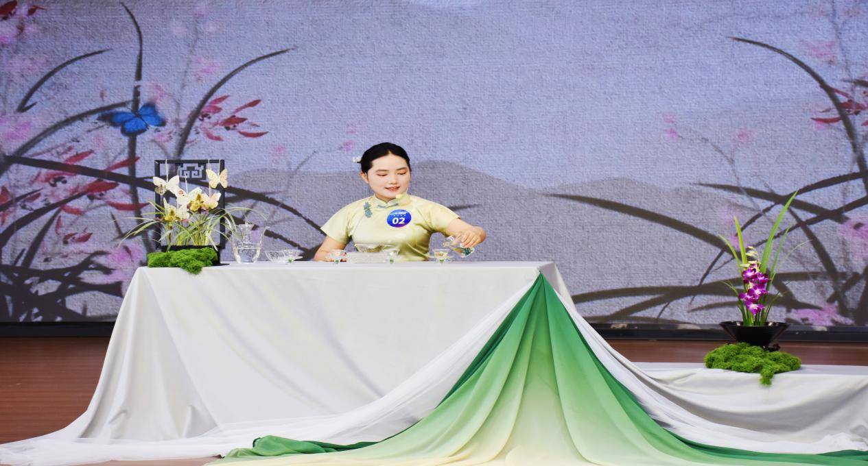 身体技能比赛选手展现高超技艺夺冠
