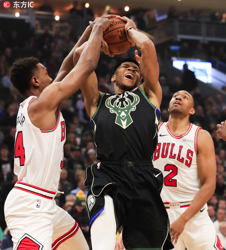 雄鹿险胜青岛队,拉文关键制胜 雄鹿险胜青岛队,拉文关键制胜